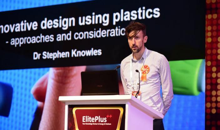 英国IDC董事总经理Stephen Knowles博士进行主题演讲